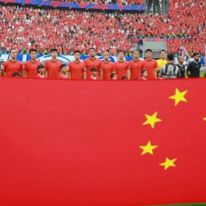 好博体育官方网站-2-2！中国队战平强敌，1人被红牌罚下，105分钟遭绝平，球迷遗憾